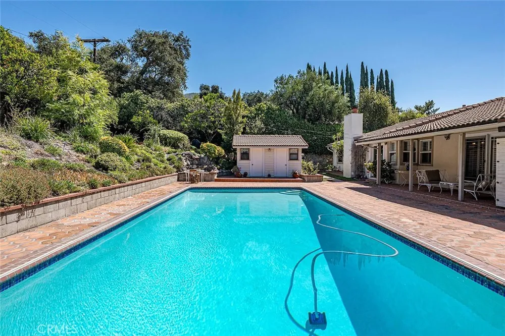 2349 Rockdell Street La Crescenta, CA 91214