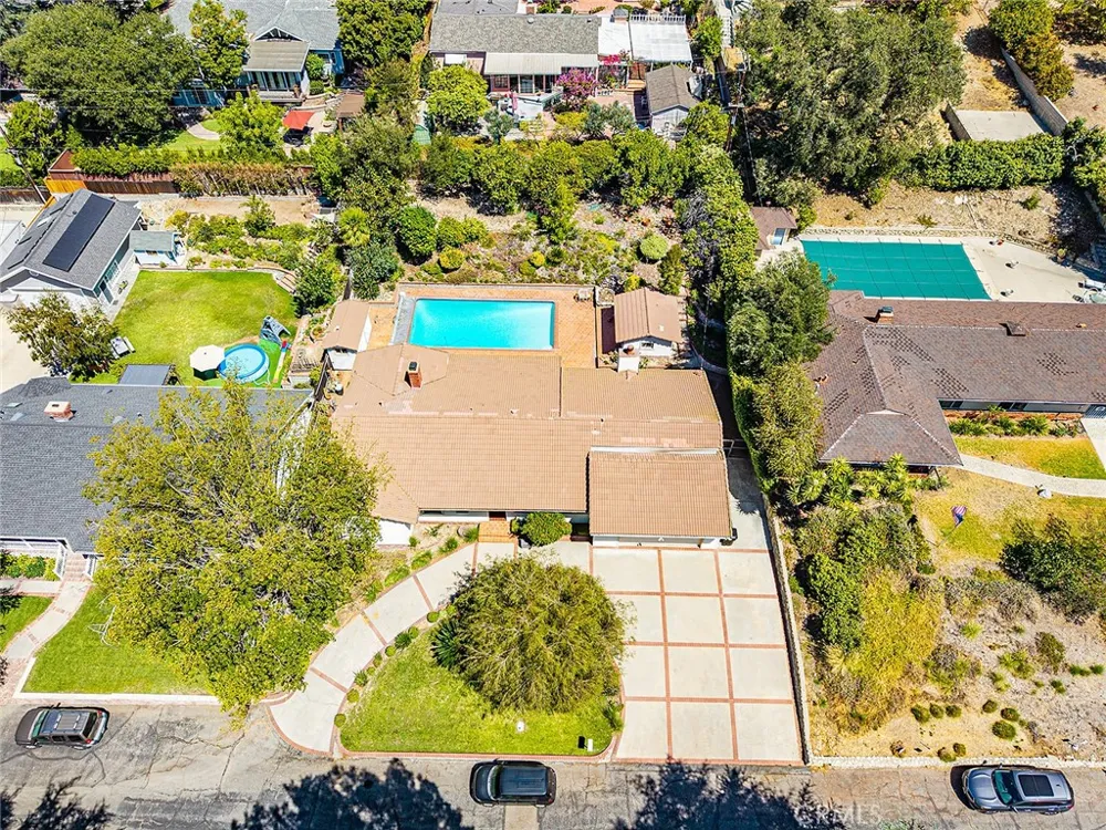 2349 Rockdell Street La Crescenta, CA 91214