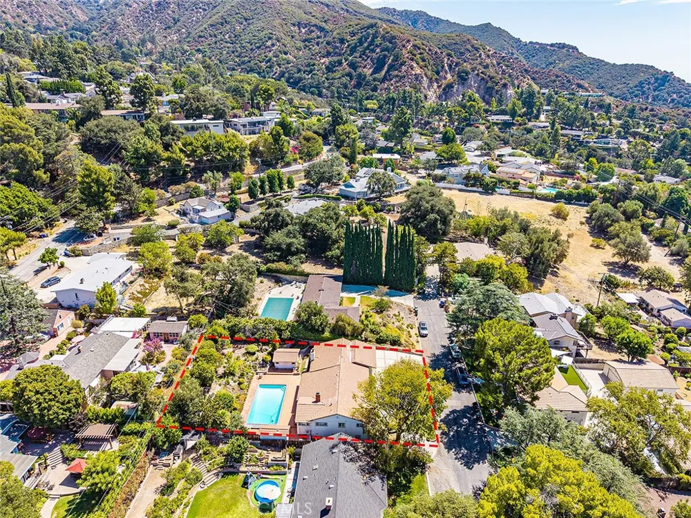 2349 Rockdell Street La Crescenta, CA 91214