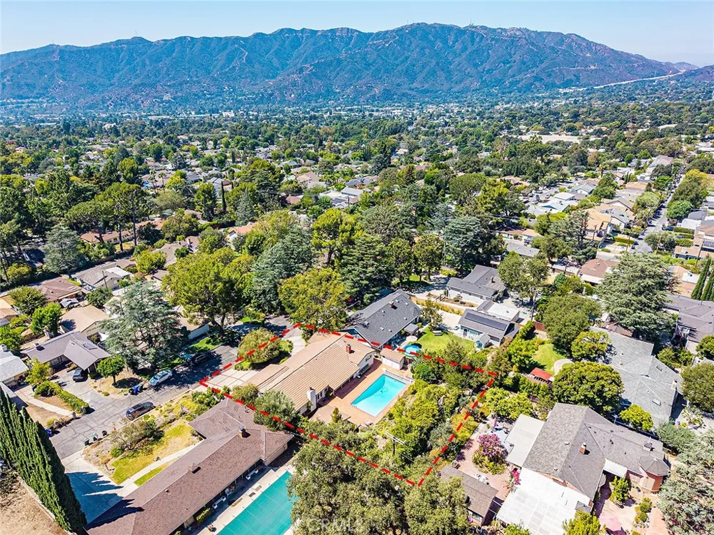 2349 Rockdell Street La Crescenta, CA 91214