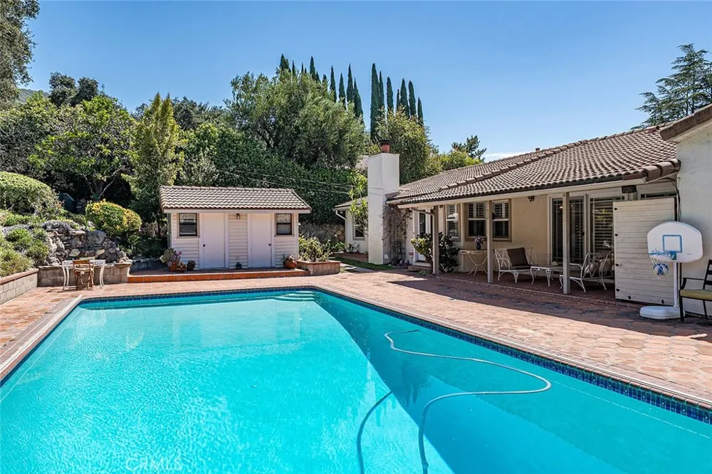 2349 Rockdell Street La Crescenta, CA 91214