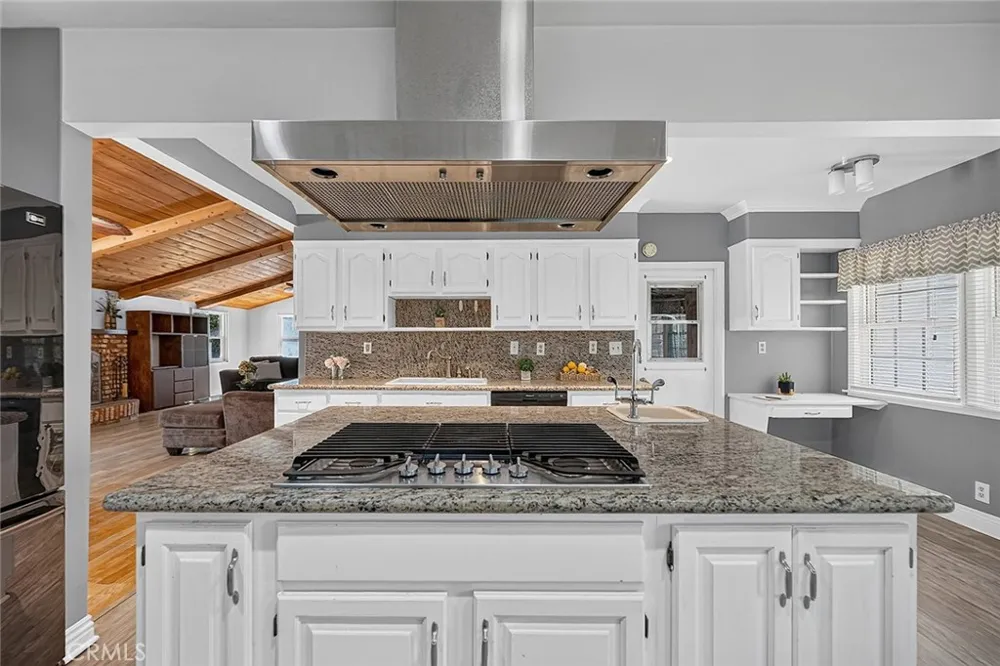 2349 Rockdell Street La Crescenta, CA 91214