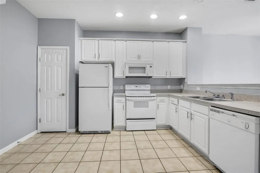5276 PARADISE CAY CIRCLE Kissimmee, FL 34746