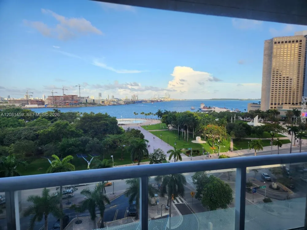 50 Biscayne Blvd #903 Miami, FL 33132