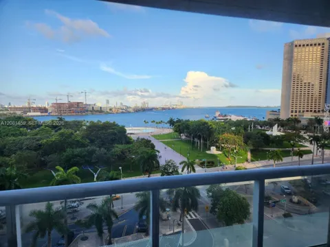 50 Biscayne Blvd #903