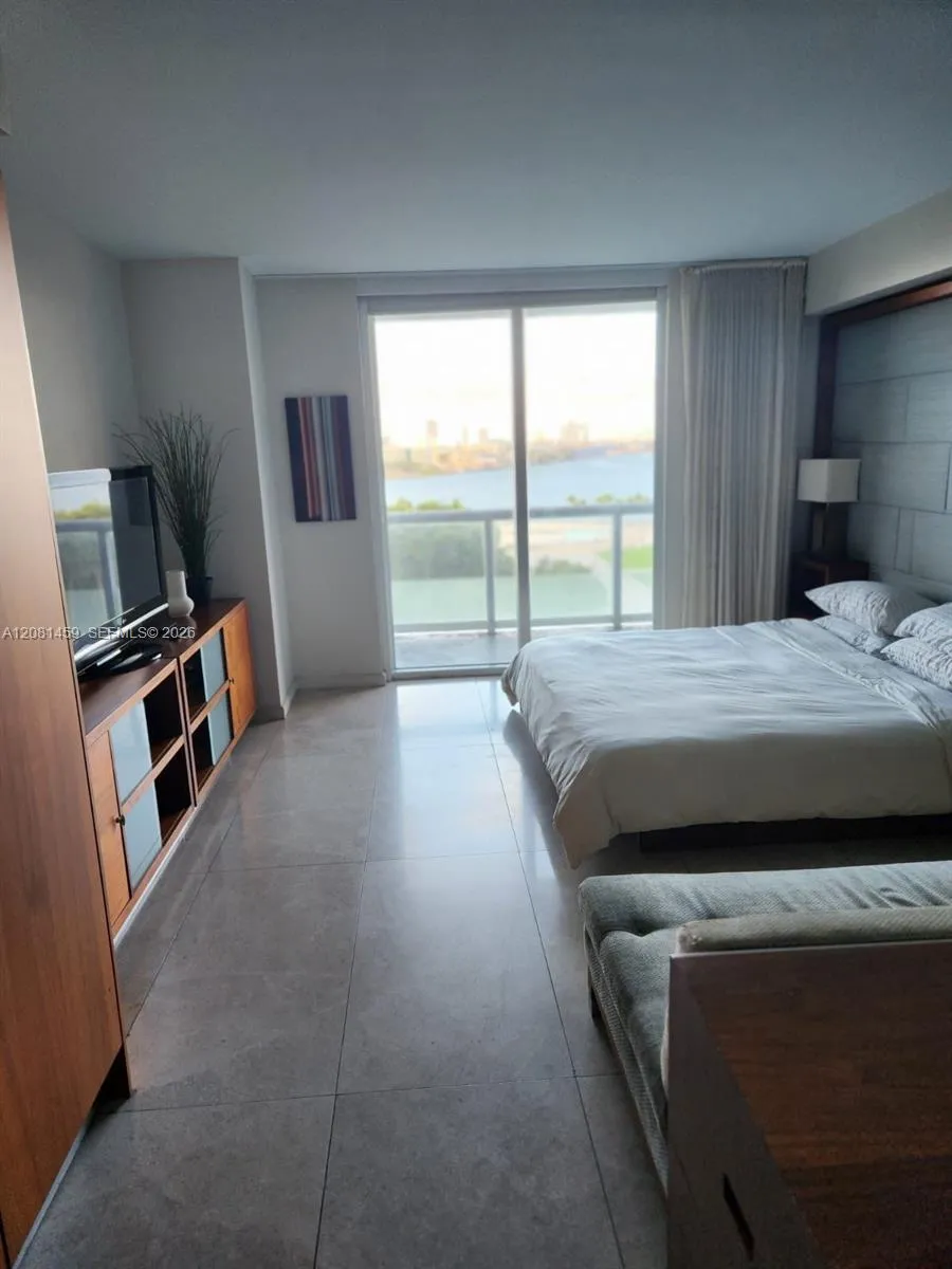 50 Biscayne Blvd #903 Miami, FL 33132