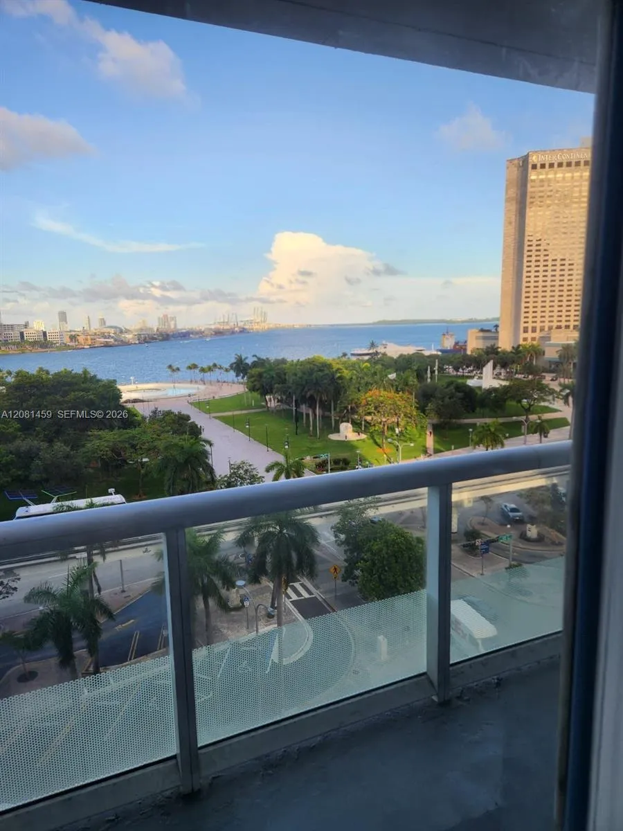 50 Biscayne Blvd #903 Miami, FL 33132
