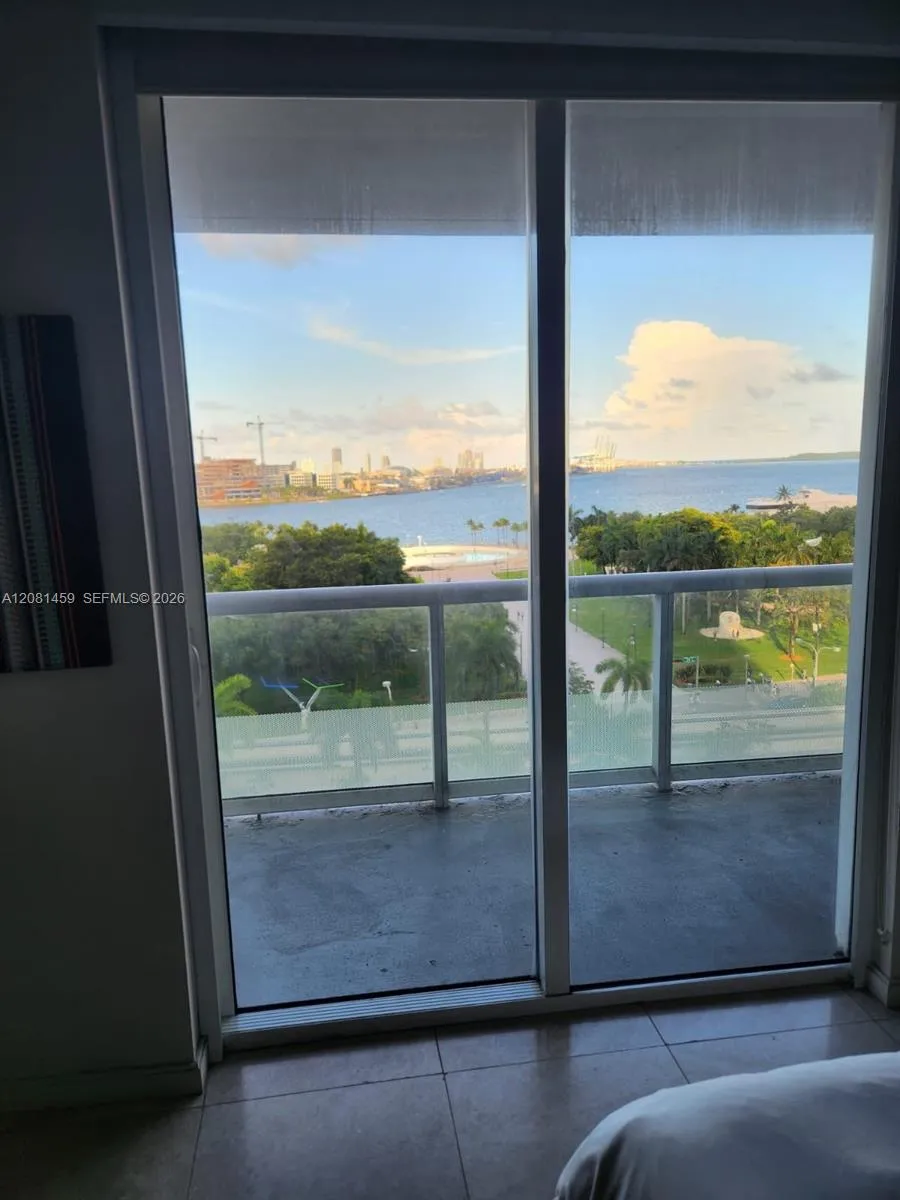50 Biscayne Blvd #903 Miami, FL 33132