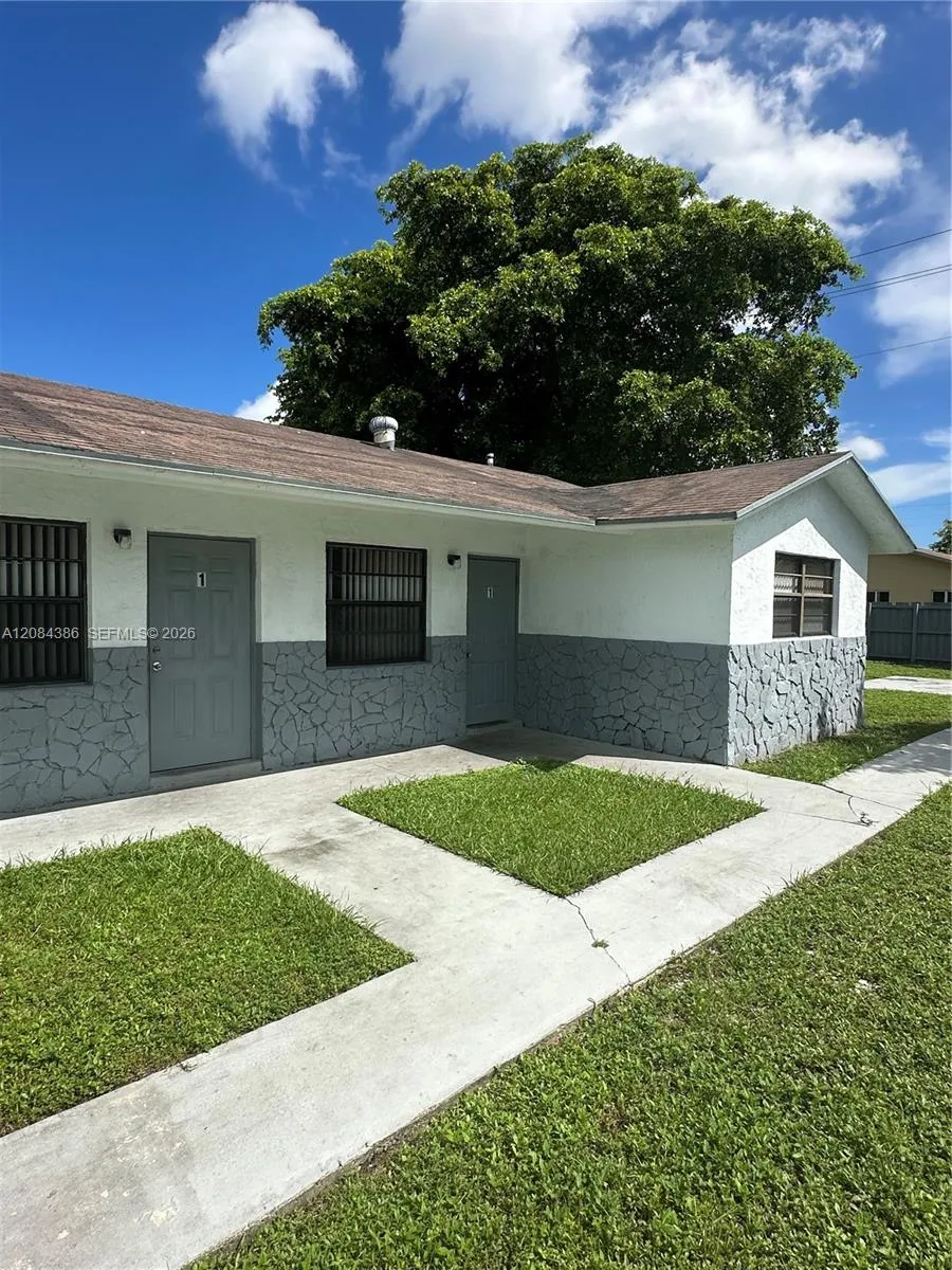 4120 SW 19th St #1 West Park, FL 33023