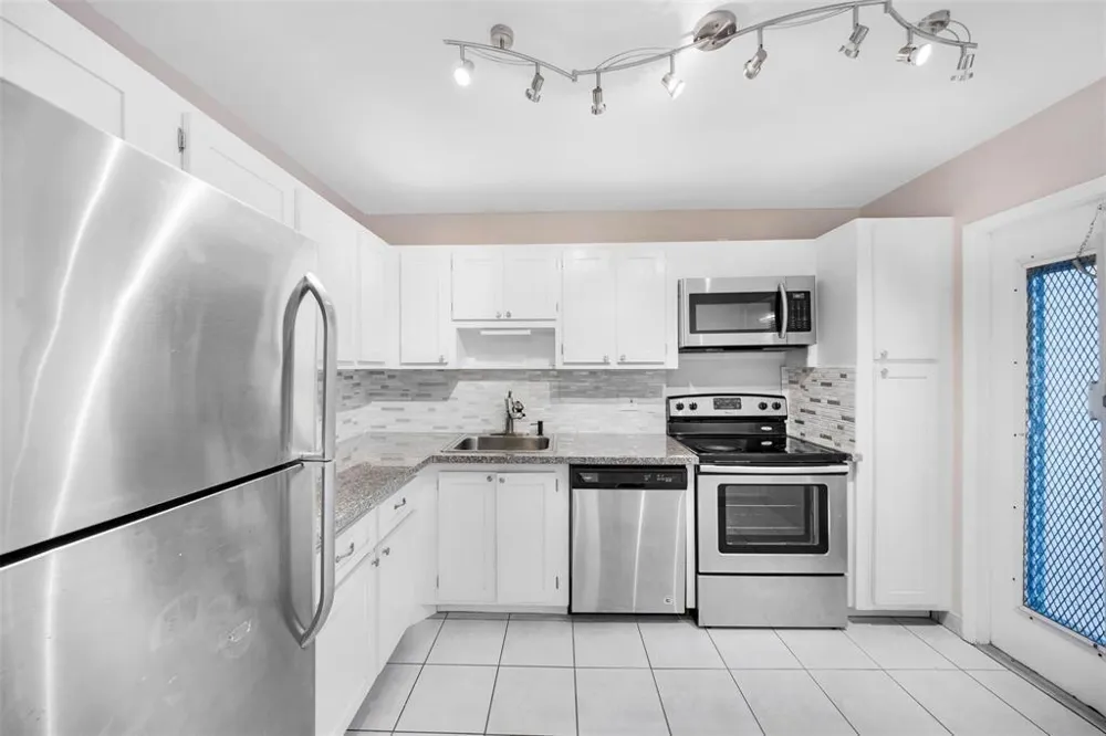 3051 S PALM AIRE DRIVE #408 Pompano Beach, FL 33069