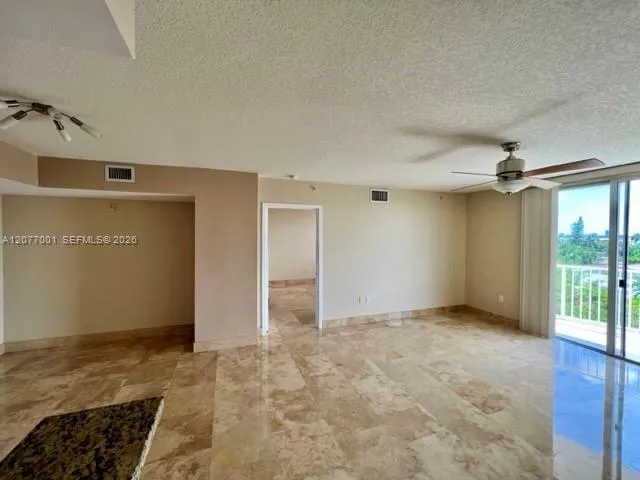 1555 Treasure Dr #412 North Bay Village, FL 33141