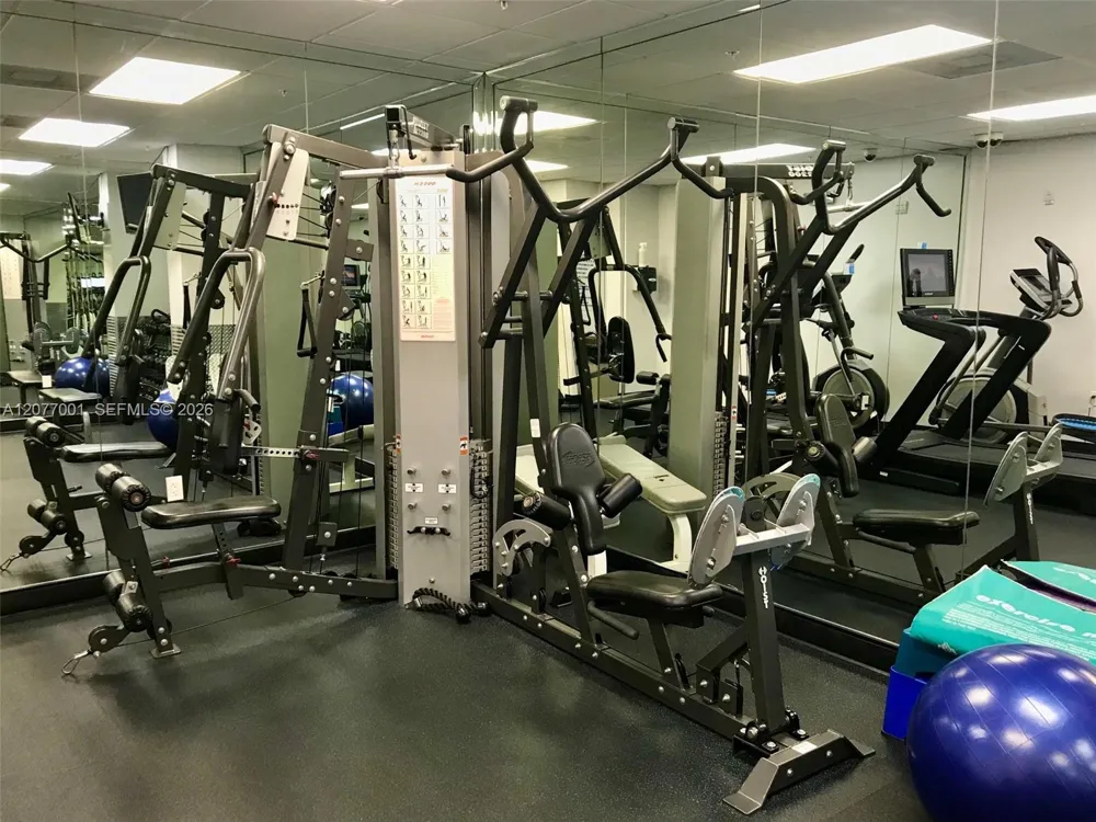 1555 Treasure Dr #412 North Bay Village, FL 33141