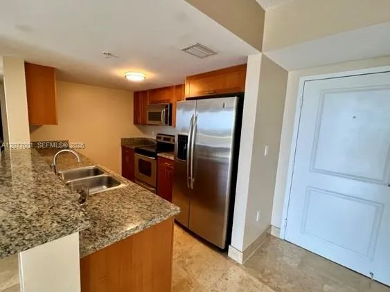 1555 Treasure Dr #412 North Bay Village, FL 33141