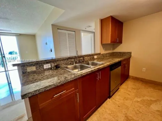 1555 Treasure Dr #412 North Bay Village, FL 33141