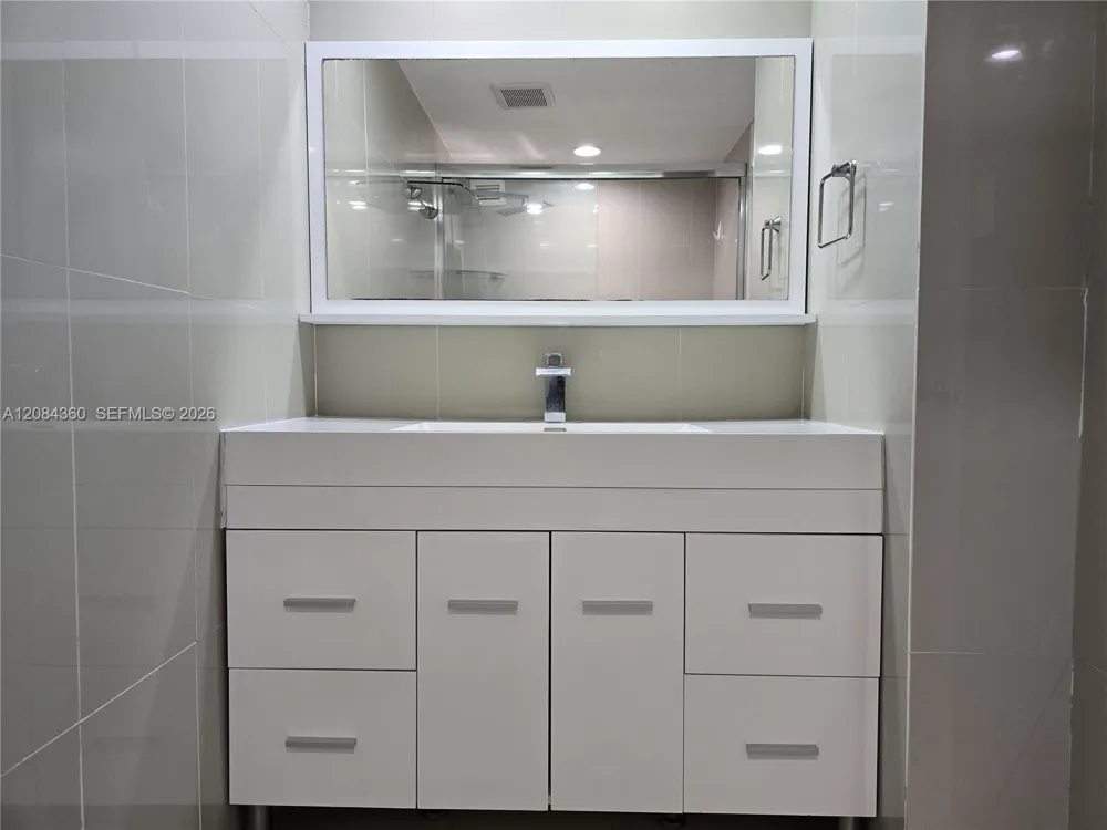 18051 Biscayne Blvd #1204 Aventura, FL 33160