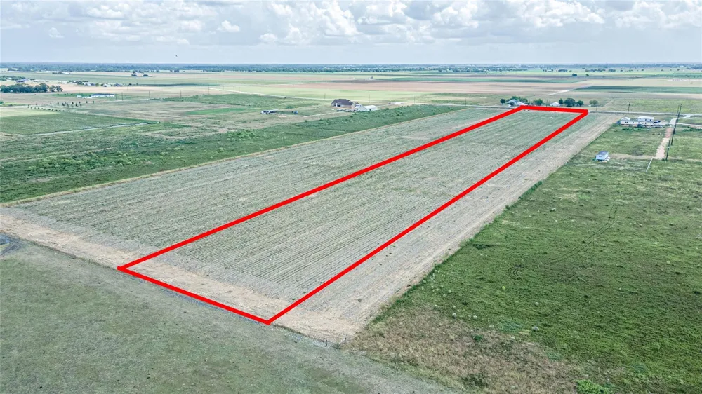4327 Polak Road Wallis, TX 77485