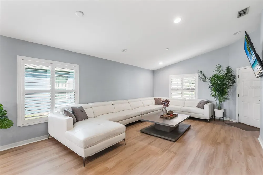171 LAKE MARIANA PLACE Auburndale, FL 33823