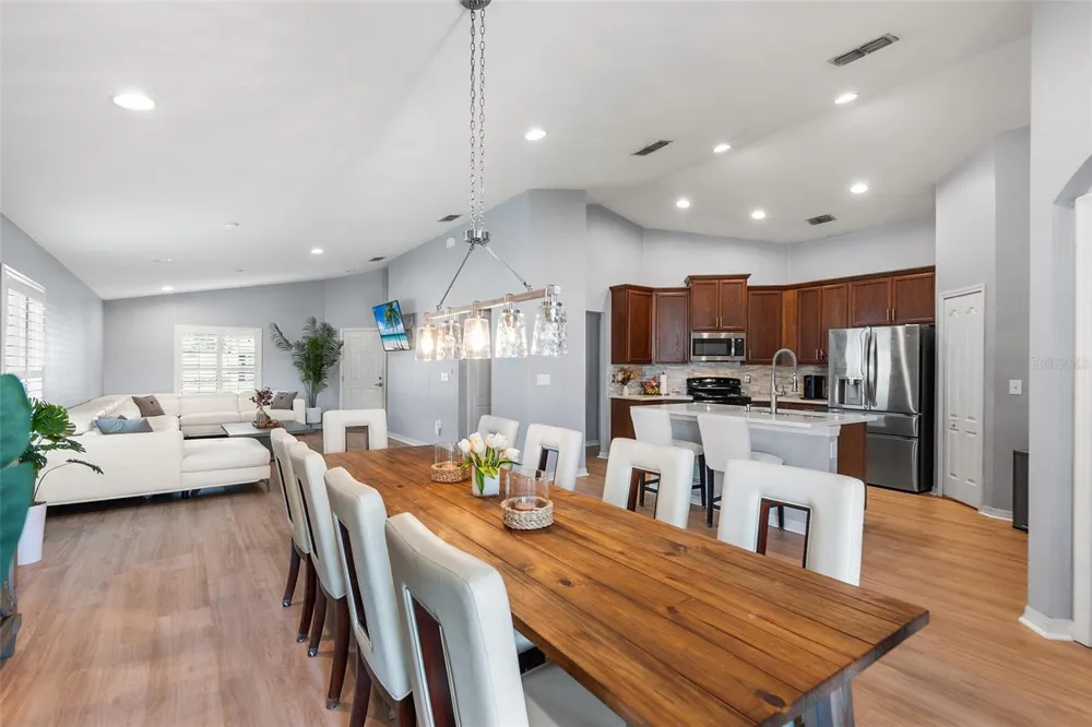 171 LAKE MARIANA PLACE Auburndale, FL 33823