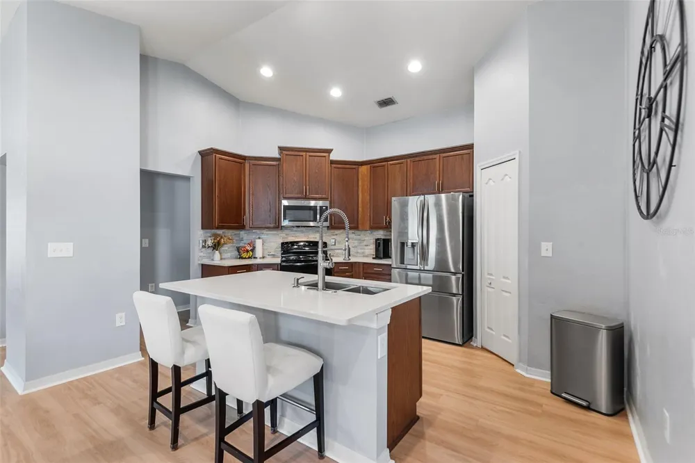 171 LAKE MARIANA PLACE Auburndale, FL 33823