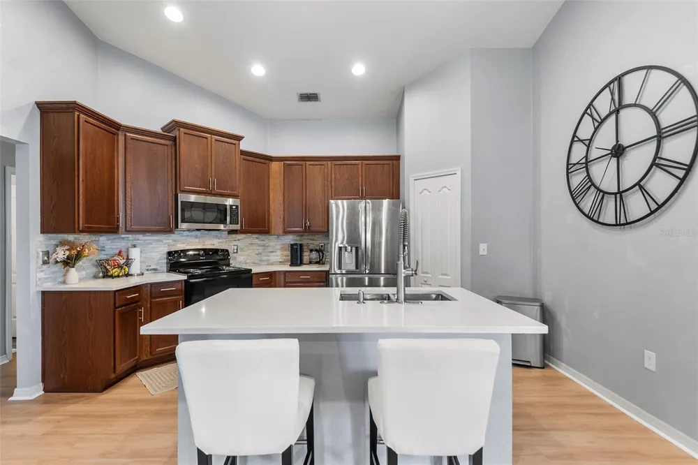 171 LAKE MARIANA PLACE Auburndale, FL 33823