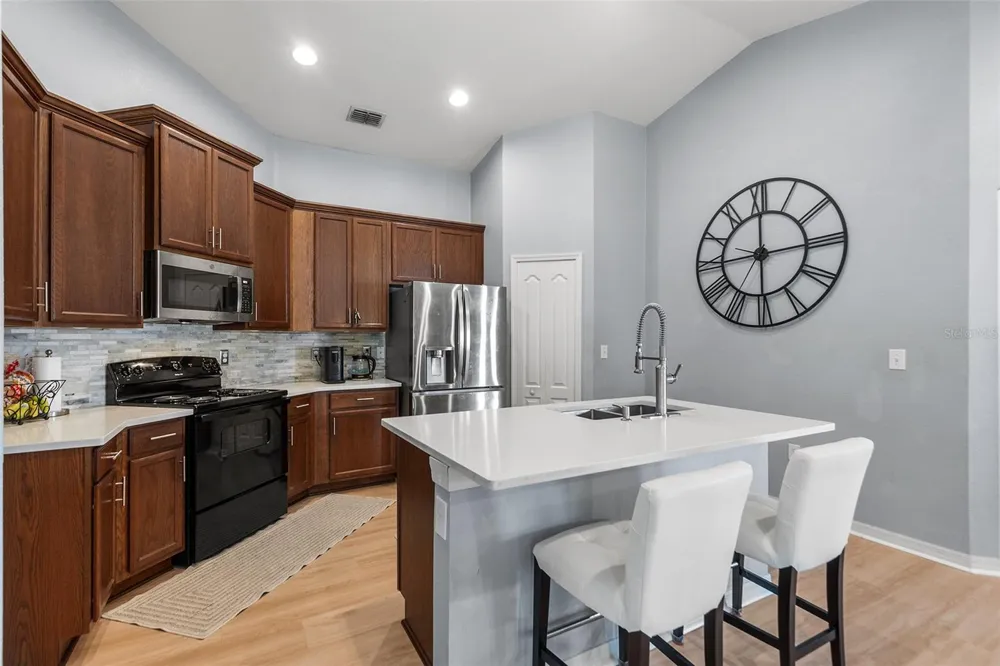 171 LAKE MARIANA PLACE Auburndale, FL 33823