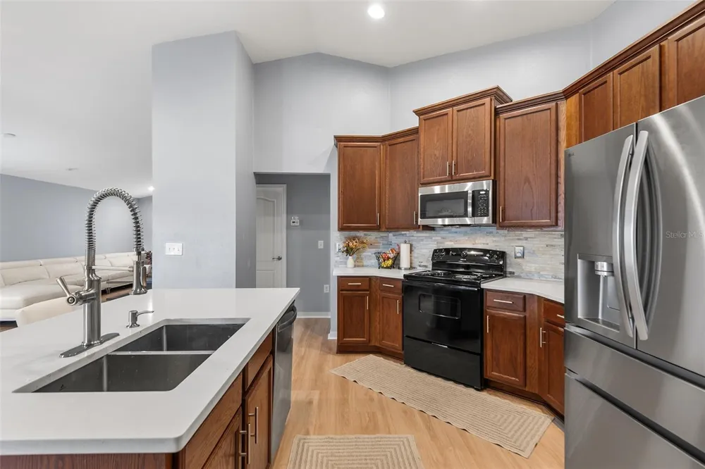 171 LAKE MARIANA PLACE Auburndale, FL 33823
