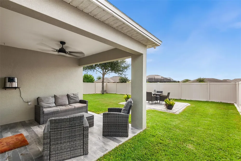 171 LAKE MARIANA PLACE Auburndale, FL 33823