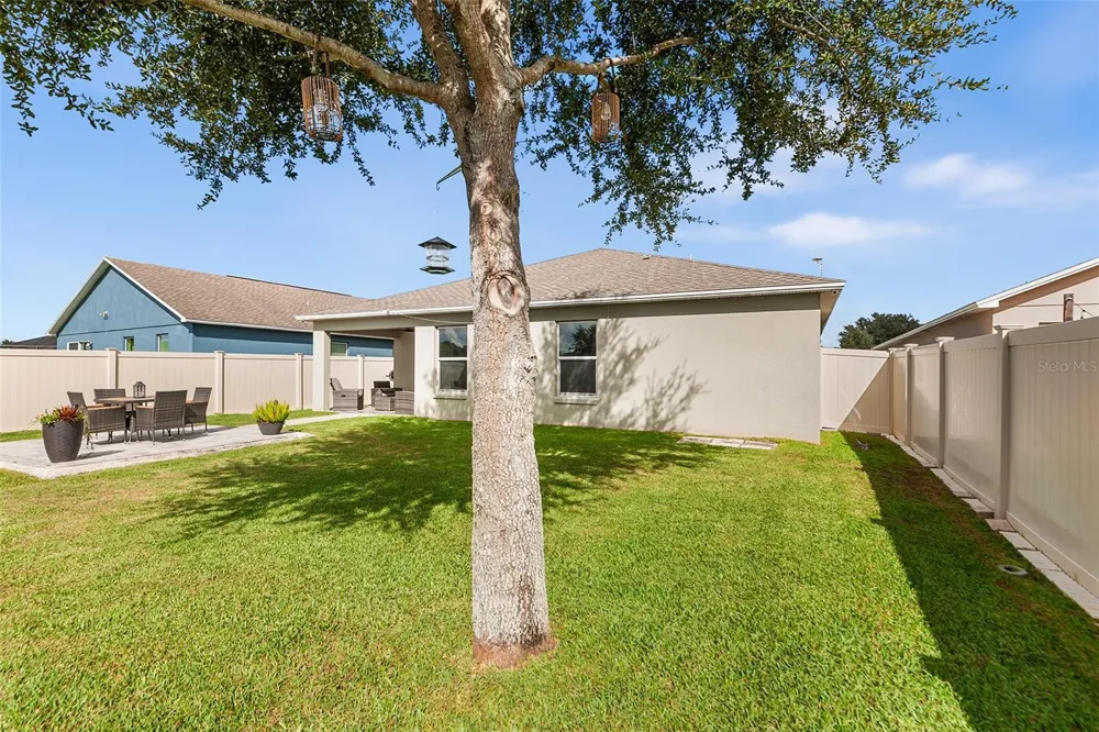 171 LAKE MARIANA PLACE Auburndale, FL 33823