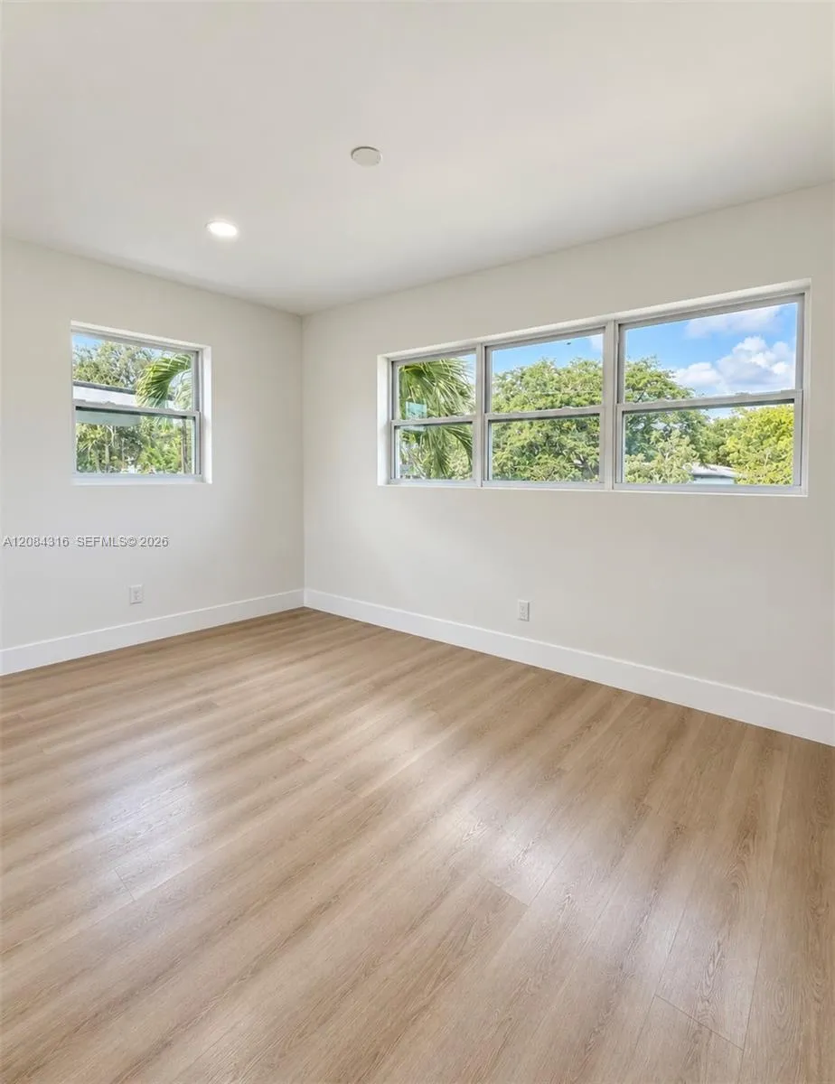 400 SW 31st Ave Fort Lauderdale, FL 33312