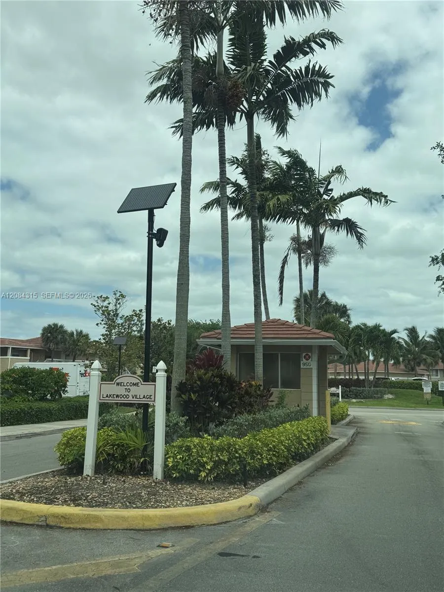 10228 Twin Lakes Dr #16-E Coral Springs, FL 33071