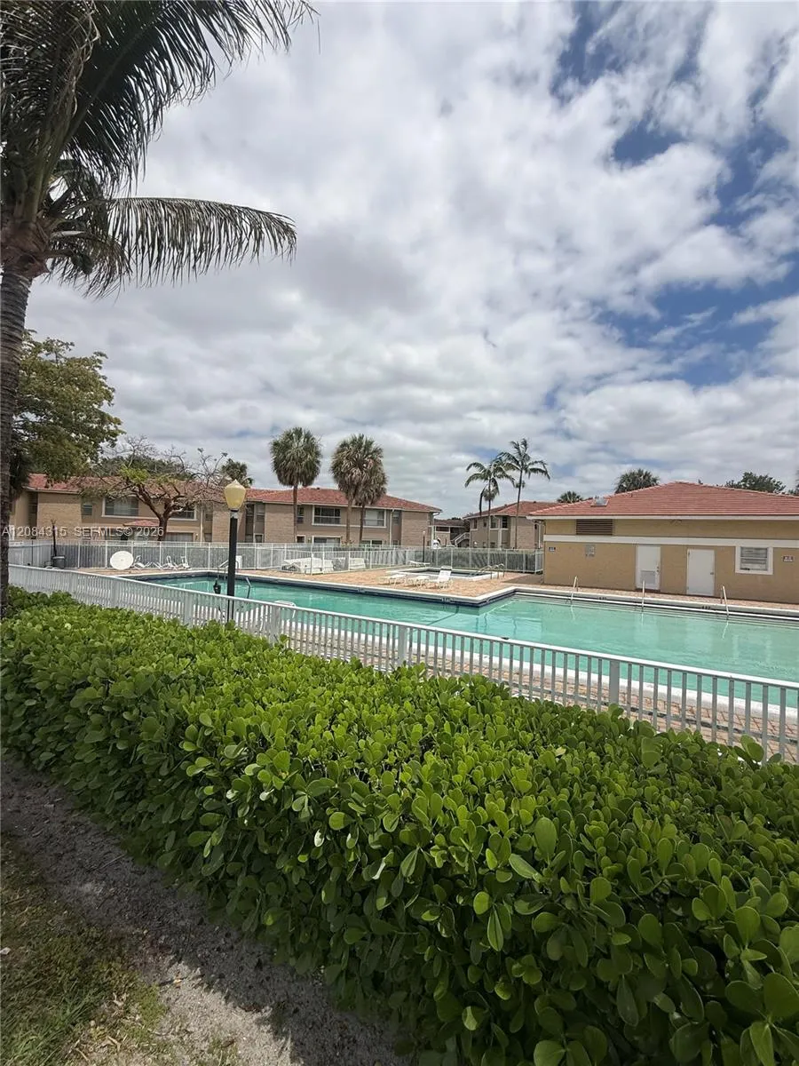 10228 Twin Lakes Dr #16-E Coral Springs, FL 33071