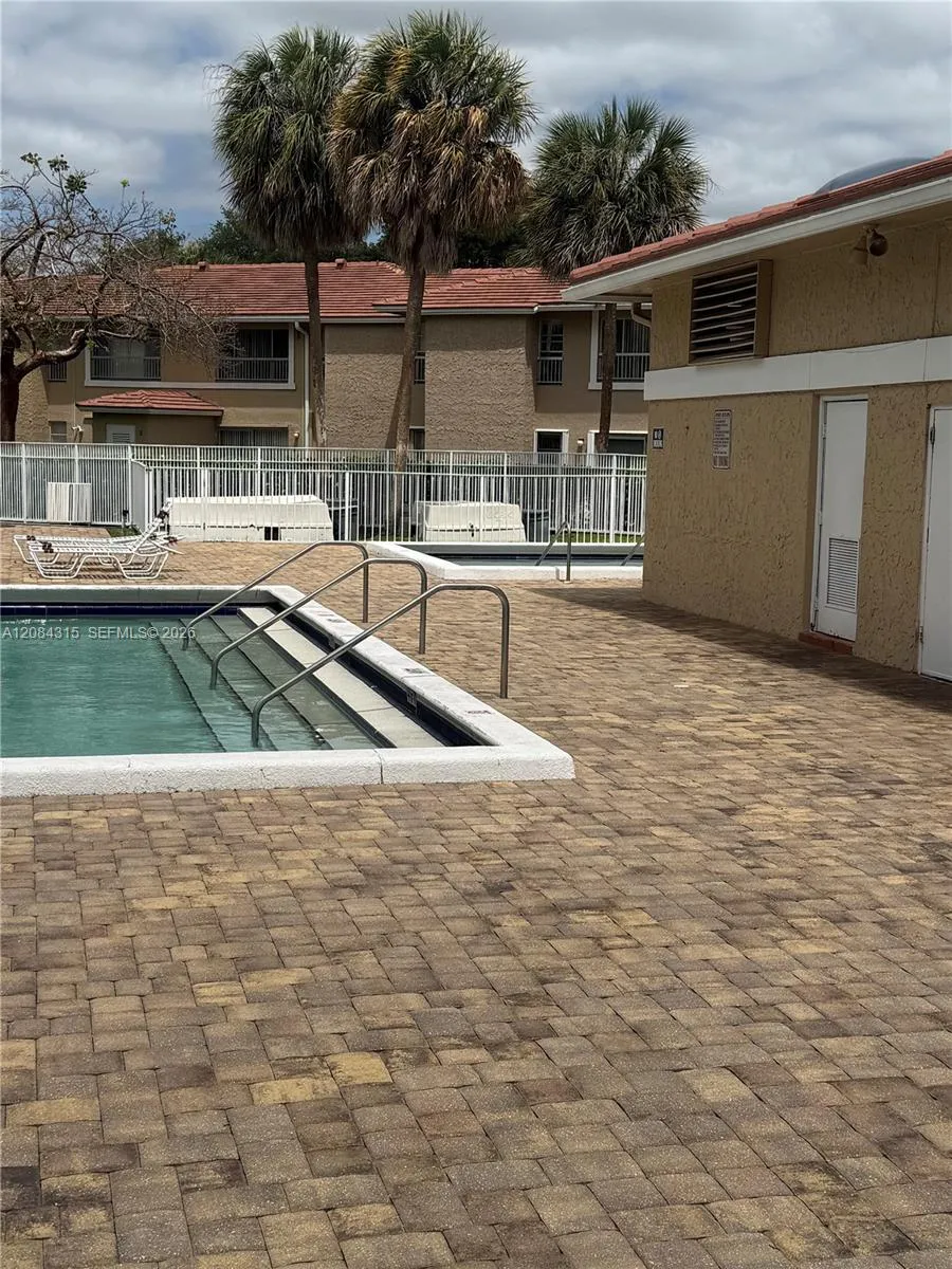 10228 Twin Lakes Dr #16-E Coral Springs, FL 33071