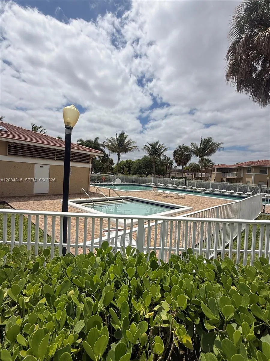 10228 Twin Lakes Dr #16-E Coral Springs, FL 33071