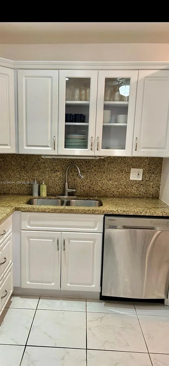 329 SE 3rd St #405T Hallandale Beach, FL 33009