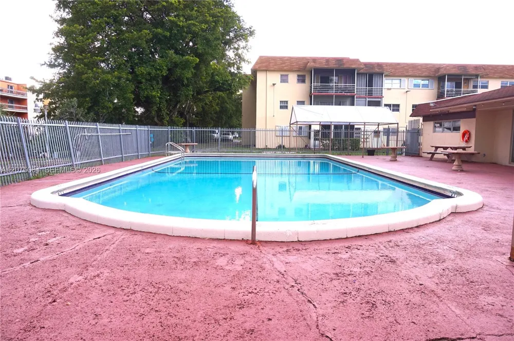 4044 NW 19th St #404 Lauderhill, FL 33313