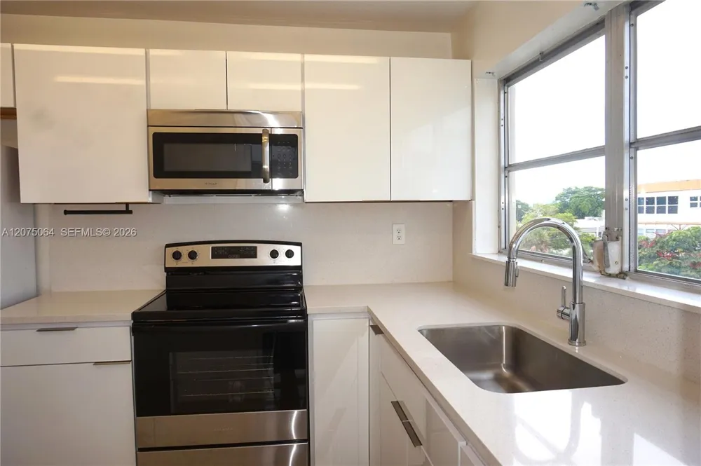 4044 NW 19th St #404 Lauderhill, FL 33313