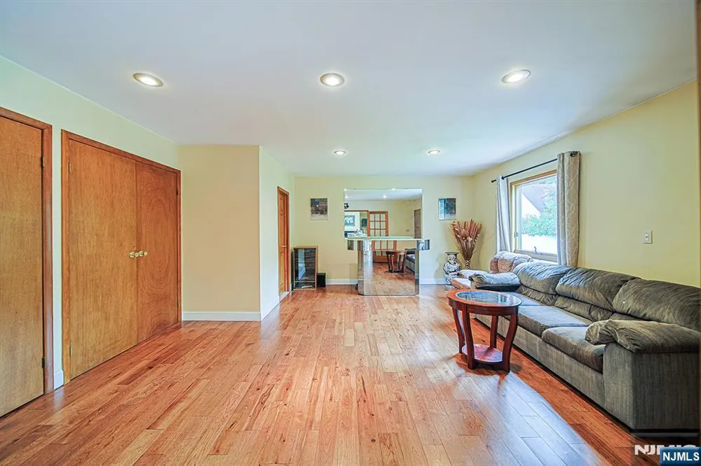 728 Lancaster Road Ridgefield, NJ 07657