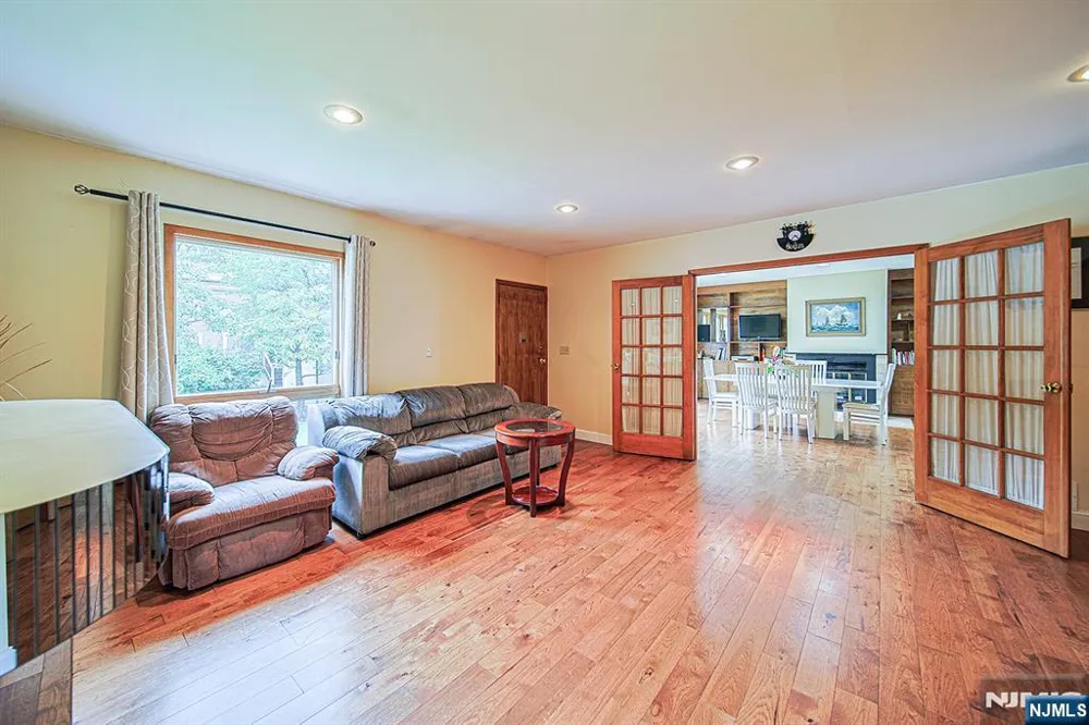 728 Lancaster Road Ridgefield, NJ 07657