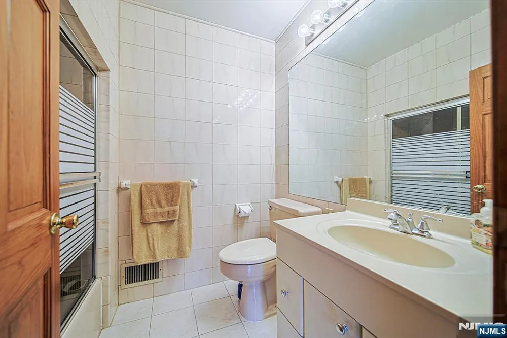 728 Lancaster Road Ridgefield, NJ 07657