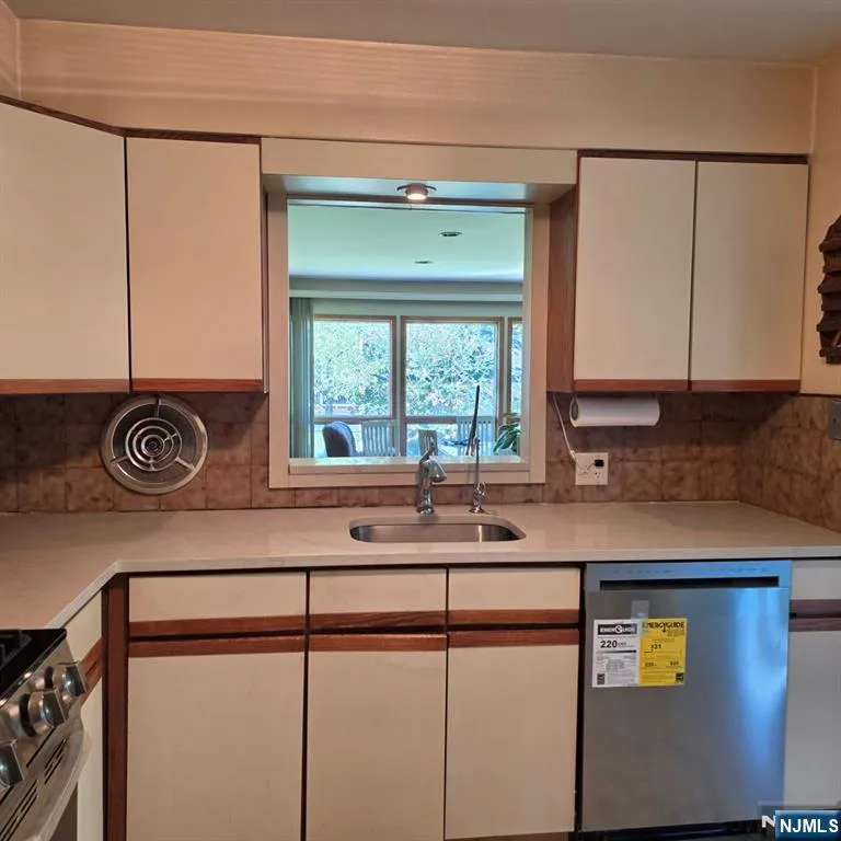 728 Lancaster Road Ridgefield, NJ 07657