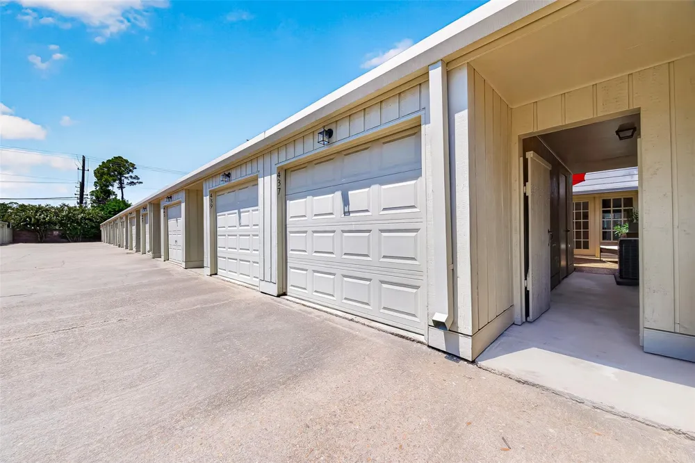 437 Bendwood Drive Houston, TX 77024