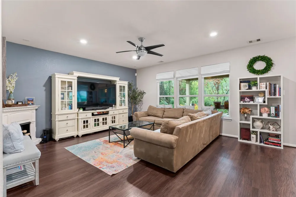 1942 Elkington Circle Conroe, TX 77304