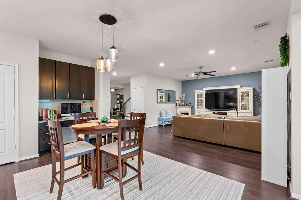 1942 Elkington Circle Conroe, TX 77304