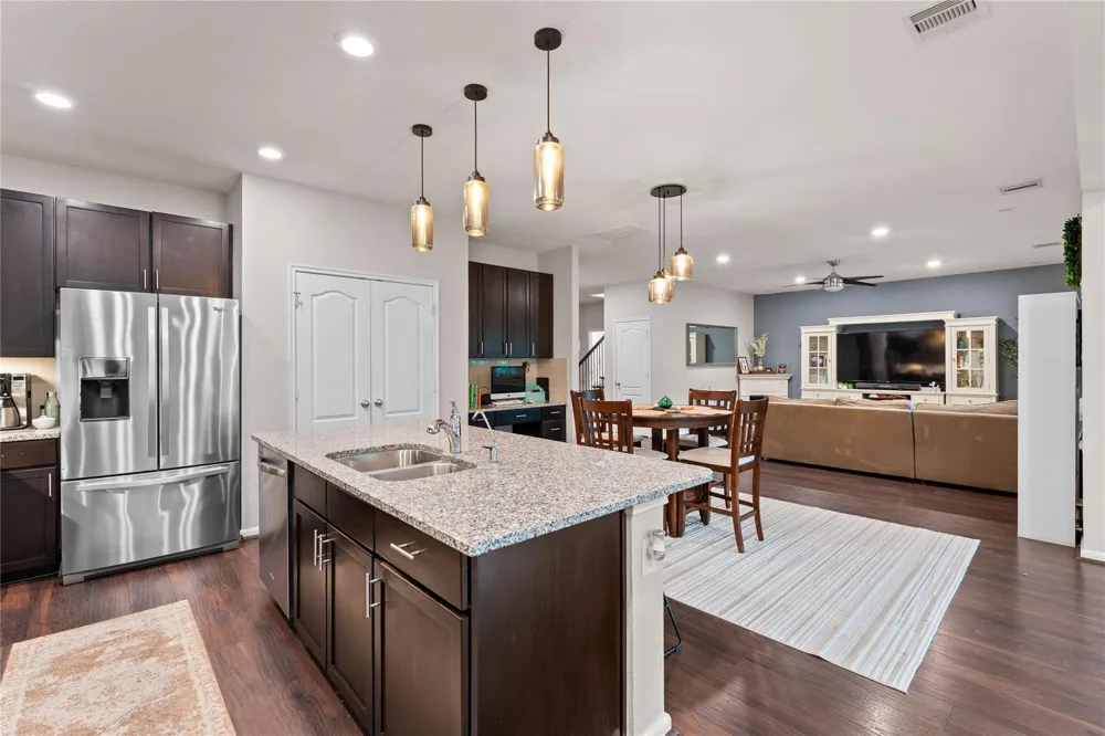 1942 Elkington Circle Conroe, TX 77304