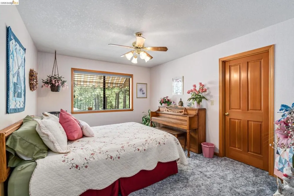 11335 Bridal Veil Groveland, CA 95321