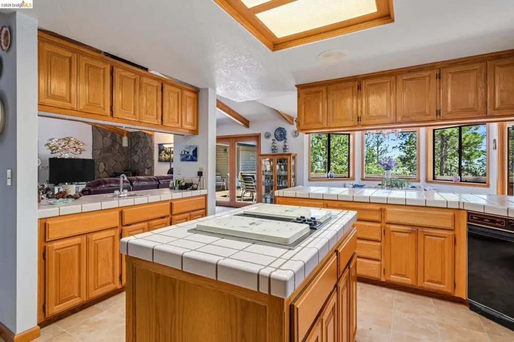 11335 Bridal Veil Groveland, CA 95321