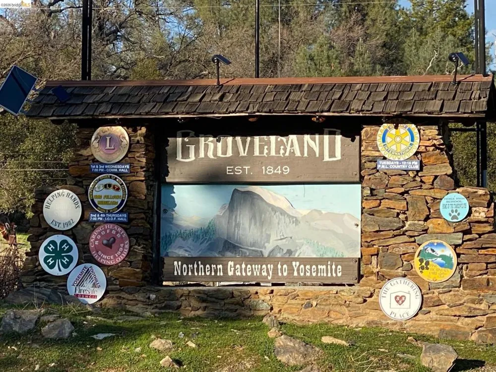 11335 Bridal Veil Groveland, CA 95321