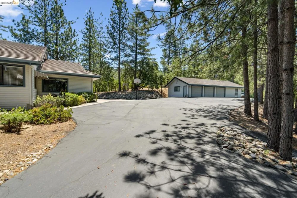 11335 Bridal Veil Groveland, CA 95321