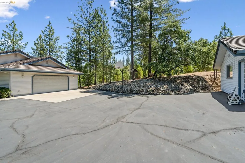 11335 Bridal Veil Groveland, CA 95321