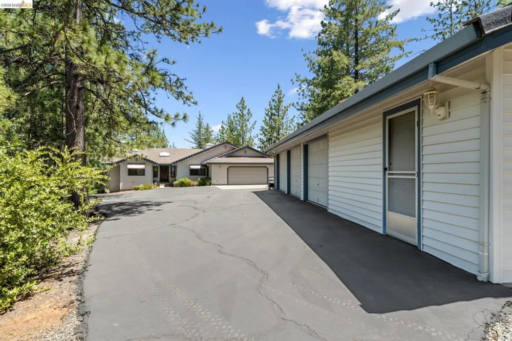 11335 Bridal Veil Groveland, CA 95321